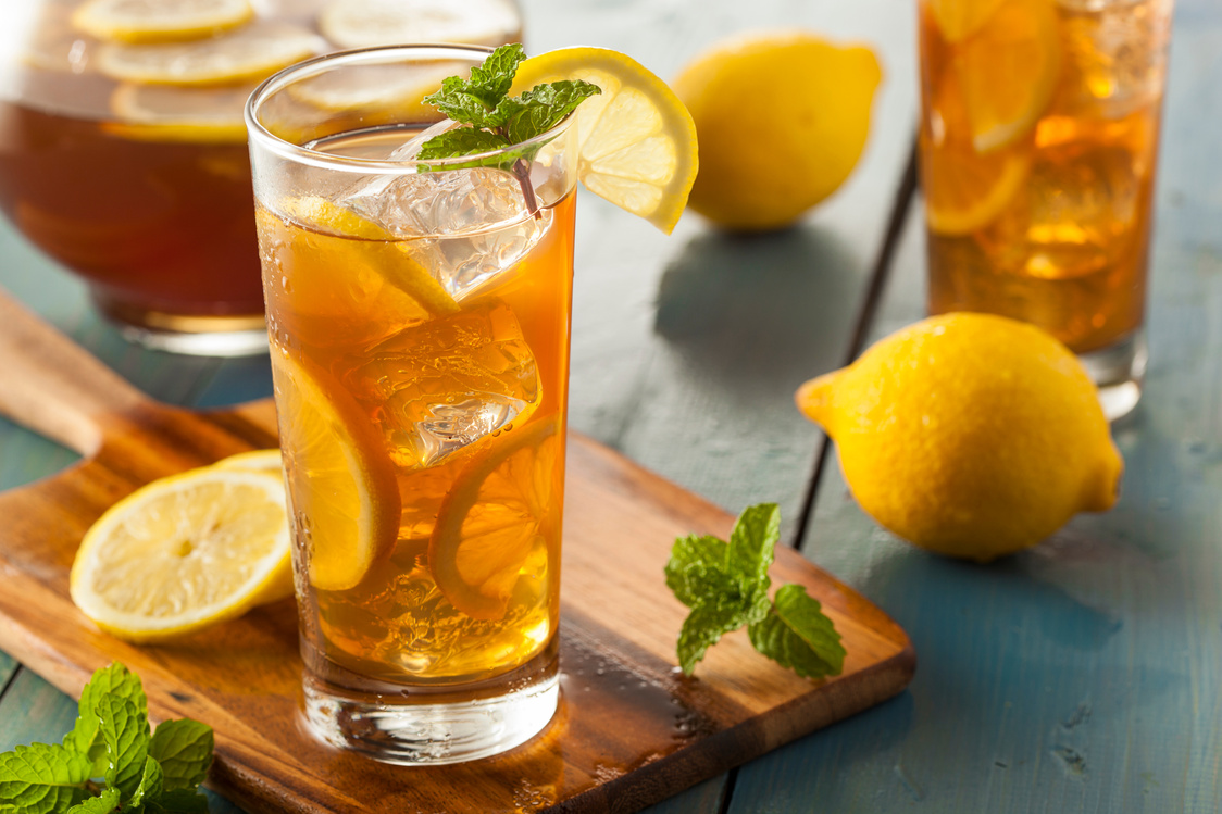 Homemade Iced Tea with Lemons